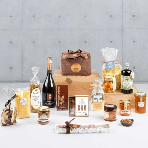 Sparkling Wine N  Gourmet Treats Gift Hamper-Delightful Holiday Wine And Food Hamper Delivery In Milan